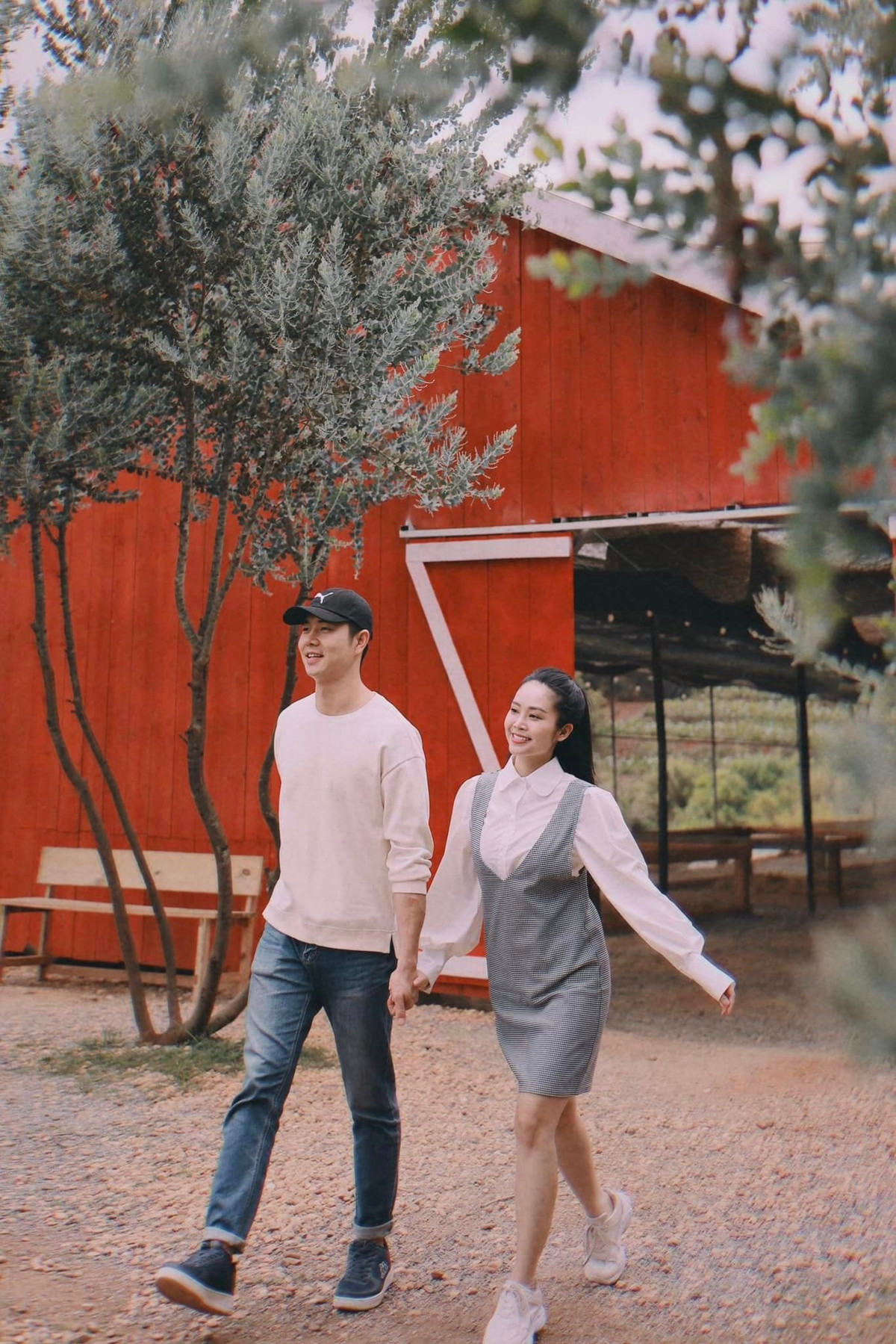 Cuộc sống hôn nhân của họ luôn tràn ngập tiếng cười và sự lãng mạn. Cả hai luôn dành cho nhau những cử chỉ quan tâm, ngọt ngào, cùng nhau chia sẻ mọi niềm vui, nỗi buồn trong cuộc sống.