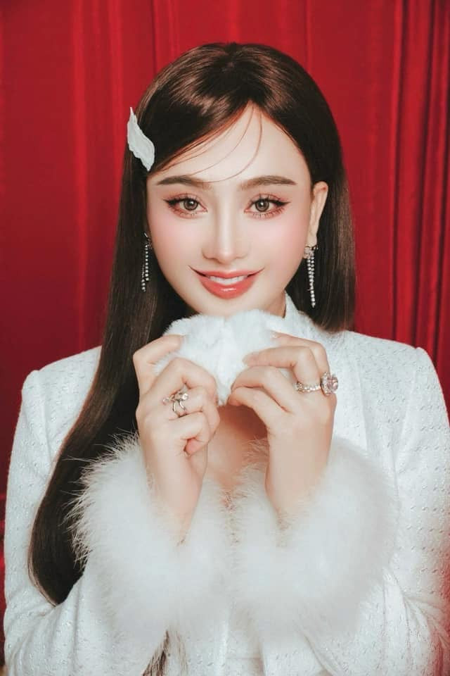 "Mùa đông này không lạnh anh nhé!", Lâm Khánh Chi thả thính khi chia sẻ bộ ảnh theo chủ đề Giáng sinh. Ảnh: FB Lâm Khánh Chi