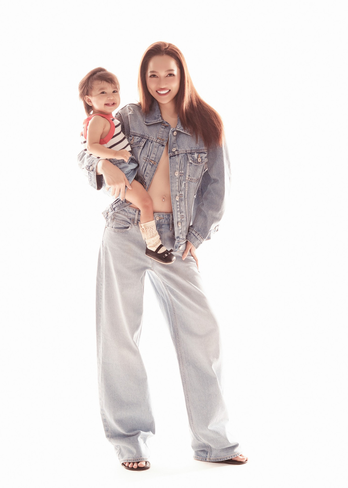 Trên trang cá nhân của mình, Bảo Anh thường xuyên đăng tải những hình ảnh, video ghi lại những khoảnh khắc đời thường của Misumi.