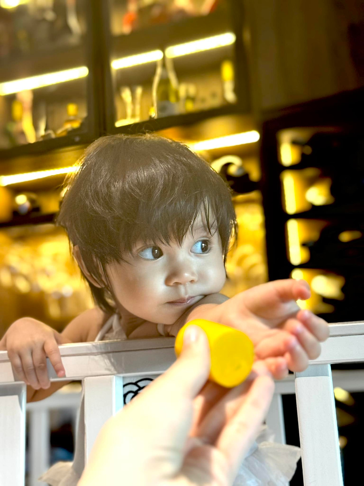 Khi chụp ảnh cùng mẹ, bé Misumi gây sốt với hàng loạt biểu cảm dễ thương, từ chúm chím đến bĩu môi.