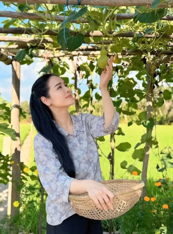 Nhật Kim Anh tung ảnh kèm chú thích: "Ngoan xinh yêu của ai vào nhận nè".