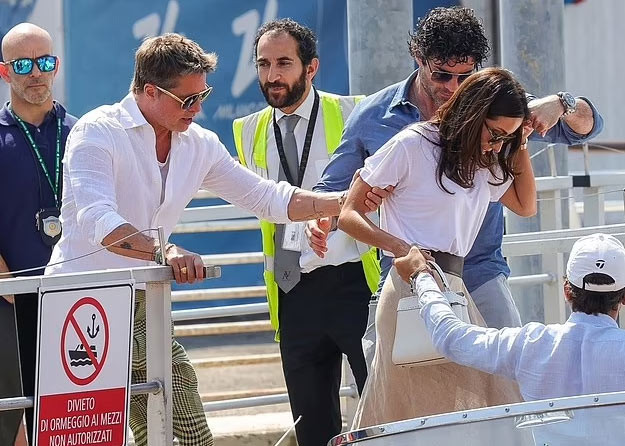 Một nguồn tin cho biết, Brad cũng đưa Ines về nhà anh ở California. (Ảnh: Backgrid)