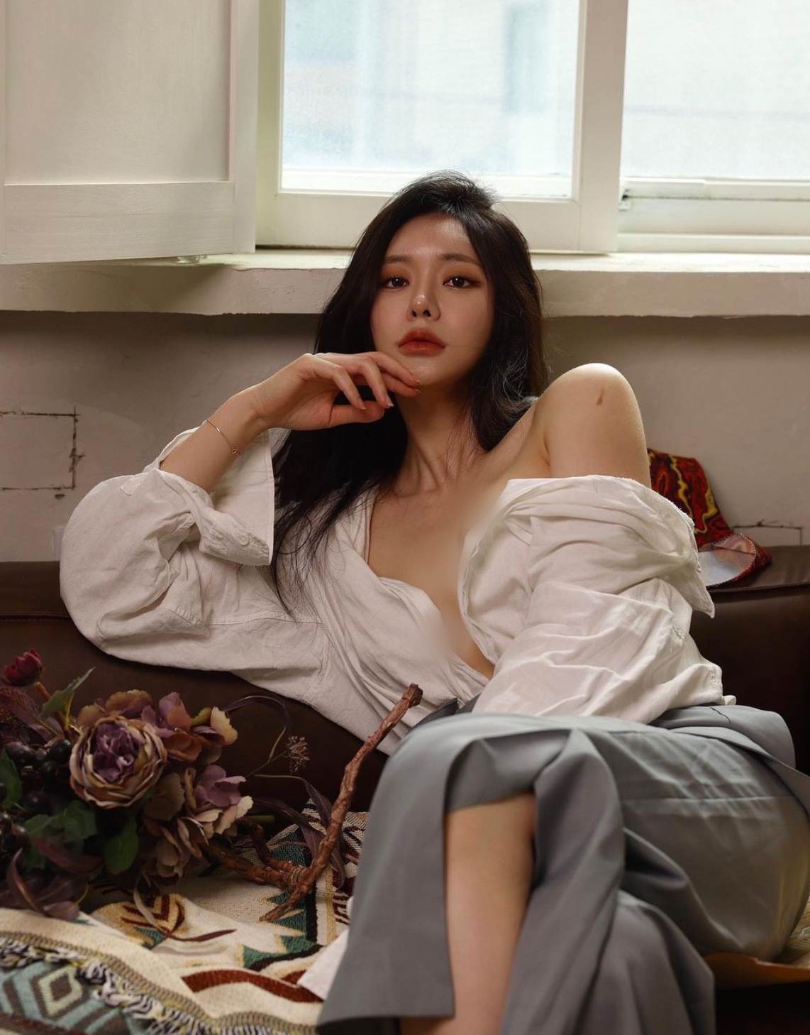 Mới đây, những khoảnh khắc Oh Hye Soo mặc phong cách không nội y làm cộng đồng mạng "dậy sóng". Ảnh: IG Hyesoo Oh