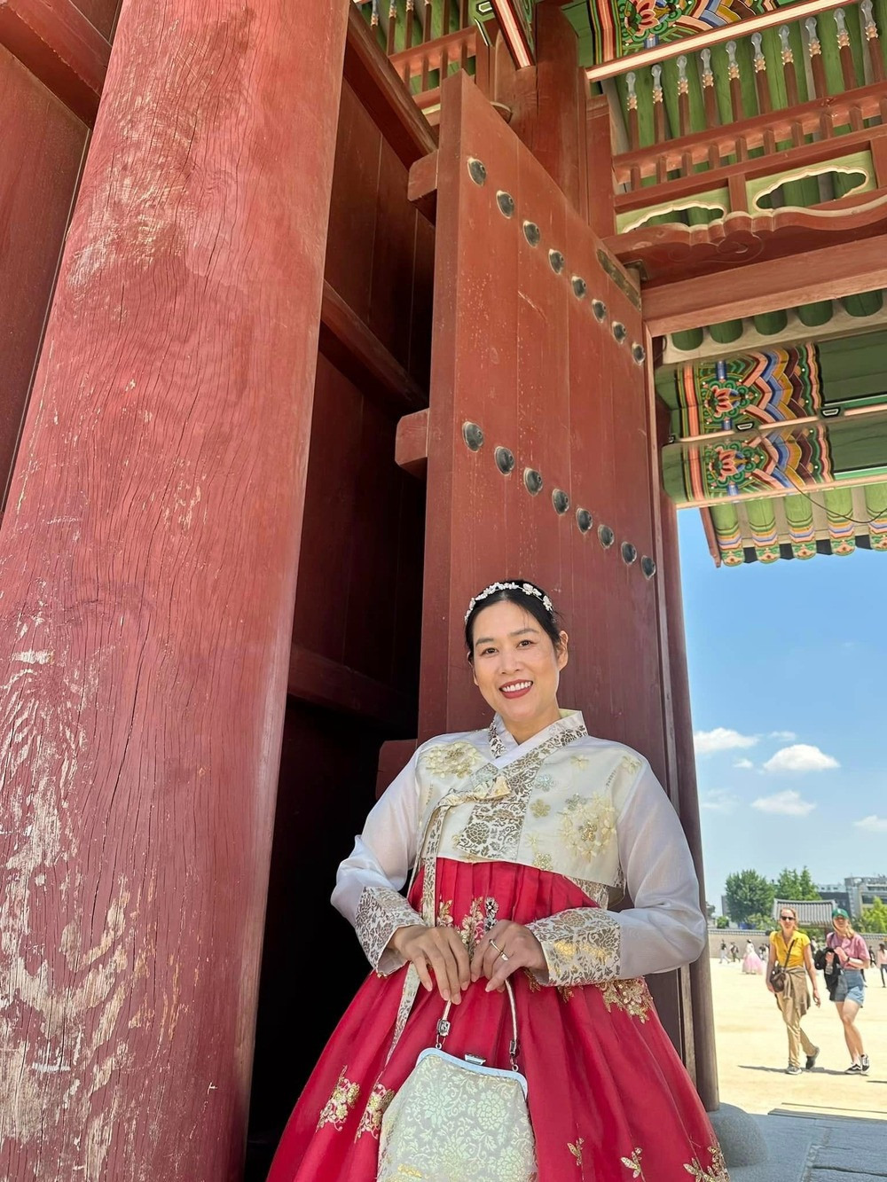 Diễn viên Hà Hương đi du lịch Hàn Quốc.