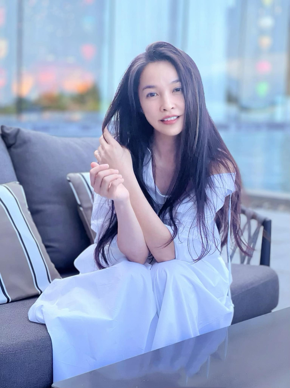 Những hình ảnh soi nhan sắc cận cảnh của bà mẹ 1 con ai cũng phải thốt lên ngưỡng mộ.