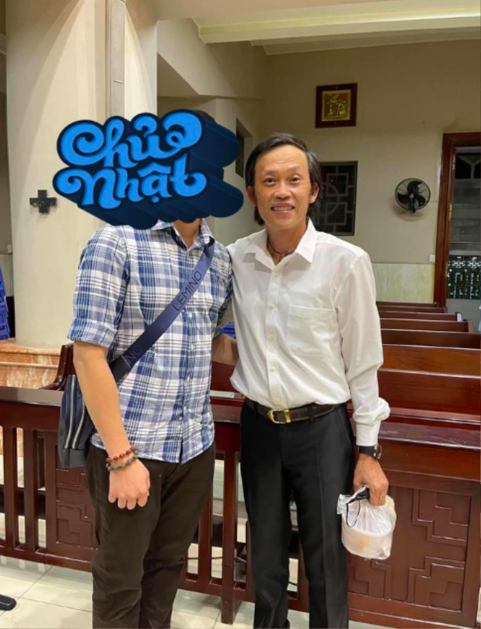 Sở hữu nhà thờ Tổ 100 tỷ nhưng Hoài Linh thích cuộc sống bình yên, giản dị. Anh tìm niềm vui với công việc chăm sóc vườn tược, nuôi gà...