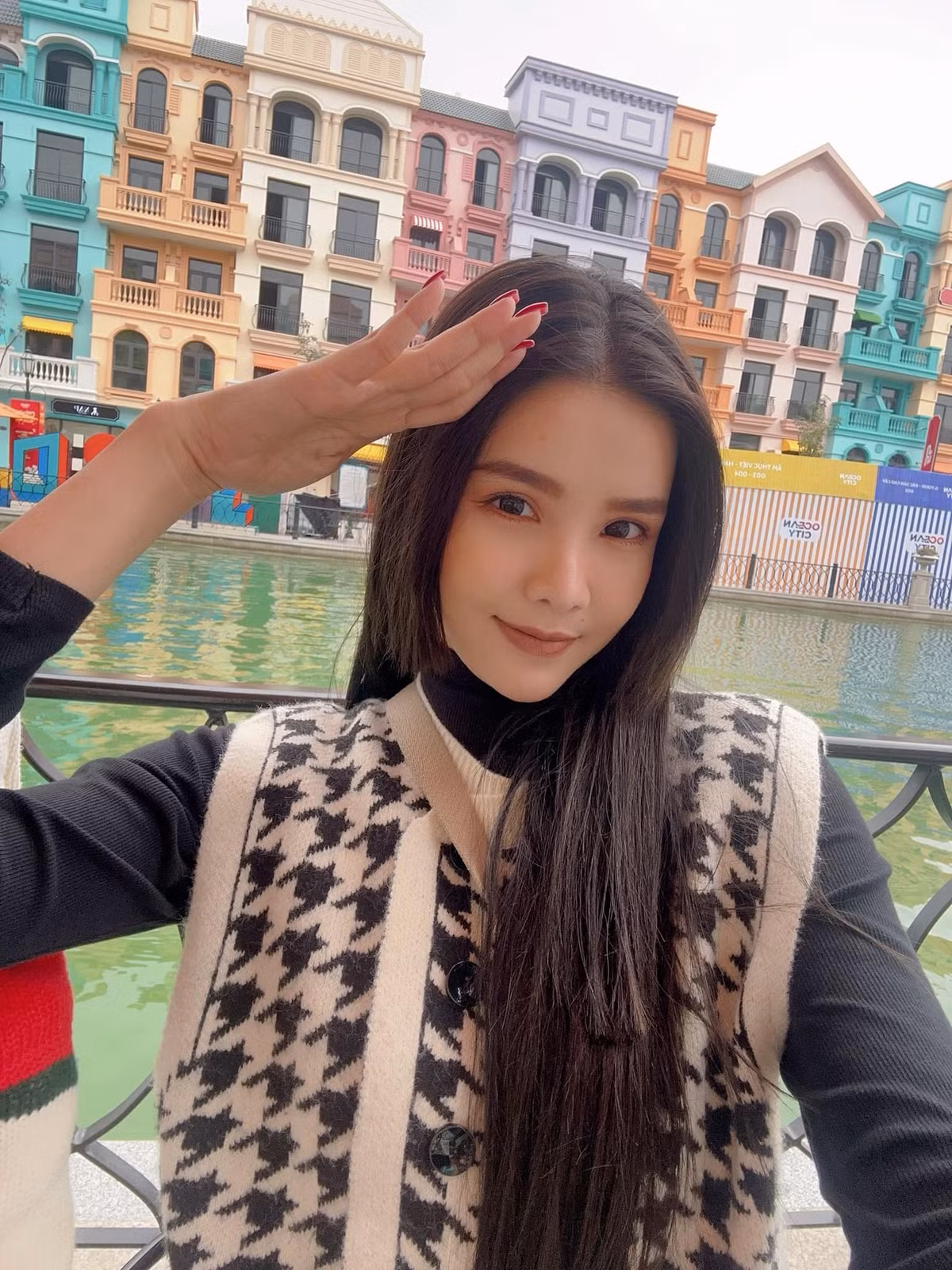 Trước khi lập gia đình Kỳ Hân từng là một người mẫu, diễn viên đắt show. Ảnh: FBNV