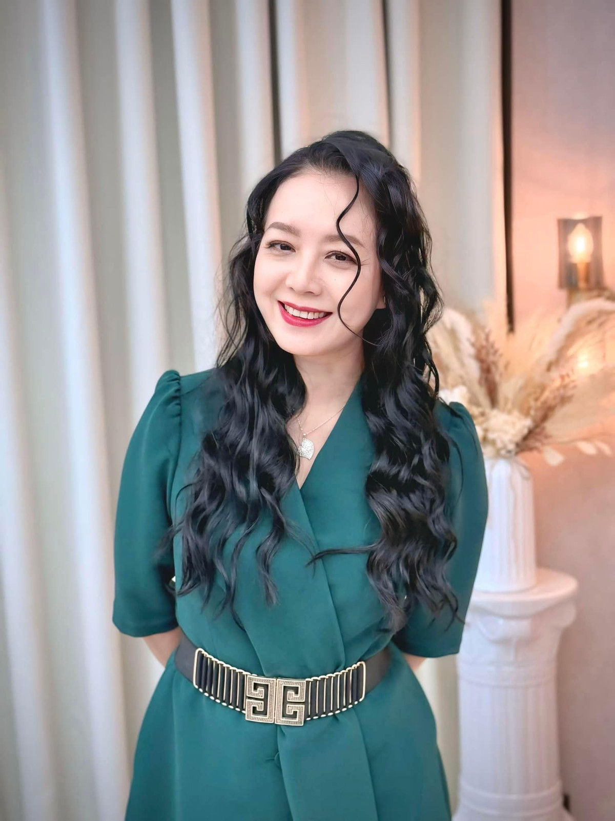 NSƯT Chiều Xuân thay đổi kiểu tóc, được khen trẻ ra chục tuổi. Ảnh: FB Nguyễn Thị Chiều Xuân