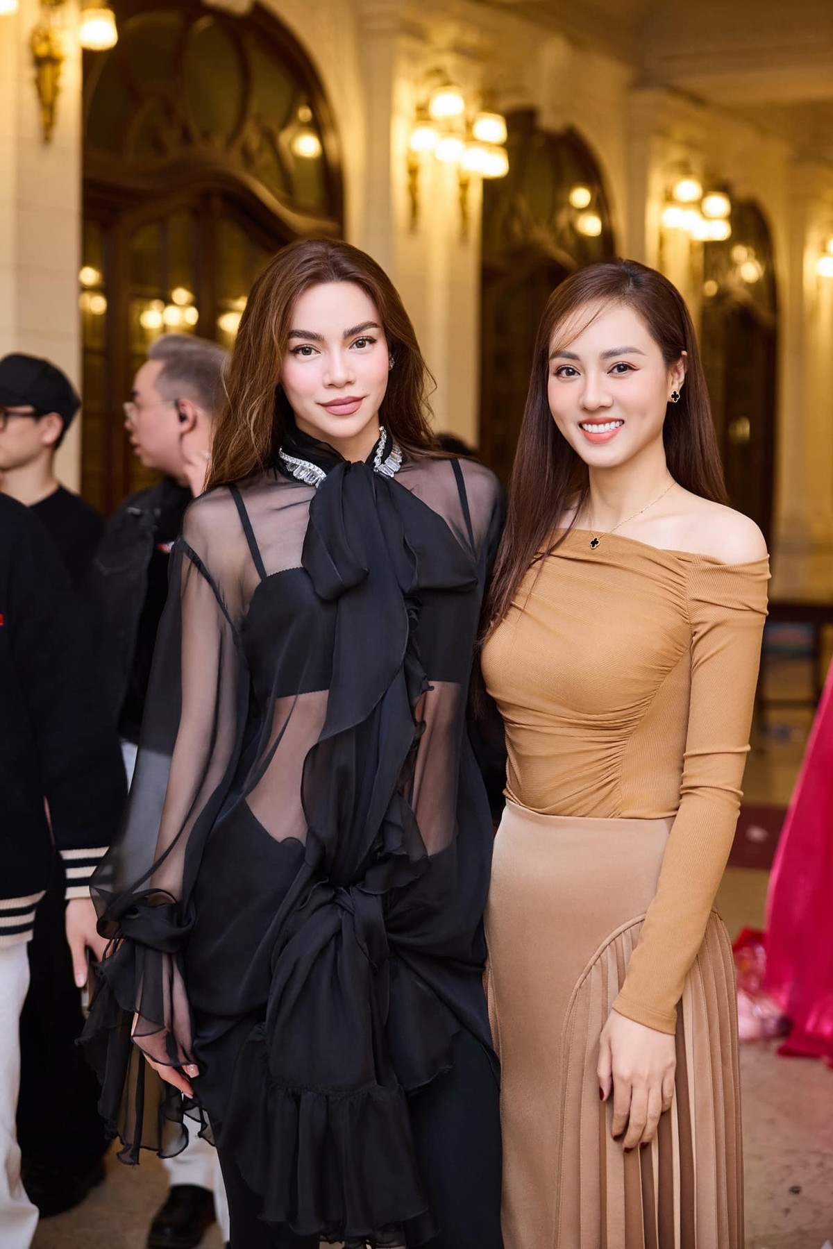 Ngọc Hà - bà xã NSND Công Lý đăng ảnh chụp cùng Hồ Ngọc Hà. Cô khen đàn chị không chút mỡ thừa, ngày càng đẹp. Ảnh: FB Ngọc Hà Lê