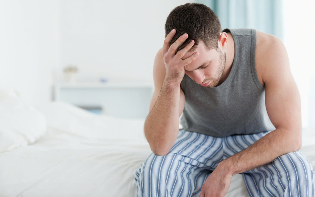  Đứt dây thắng dương vật: Khi dương vật cương cứng, mảnh da này căng ra theo, dây thắng có thể bị đứt khi bị kéo căng quá mức. Tai nạn này thường xảy ra khi thủ dâm quá mạnh, giao hợp thiếu kinh nghiệm, hoặc cũng có thể do dương vật cương cứng quá mức nhưng dây hãm lại ngắn. Ảnh minh họa