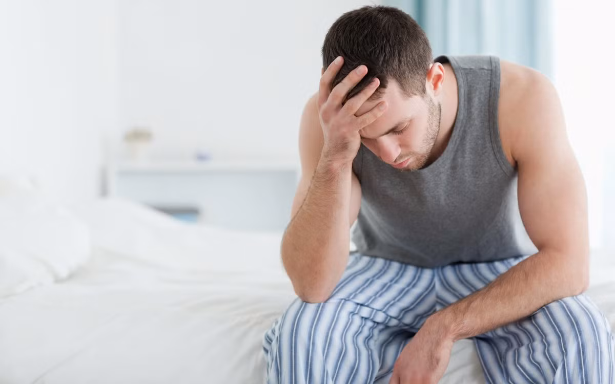  Đứt dây thắng dương vật: Khi dương vật cương cứng, mảnh da này căng ra theo, dây thắng có thể bị đứt khi bị kéo căng quá mức. Tai nạn này thường xảy ra khi thủ dâm quá mạnh, giao hợp thiếu kinh nghiệm, hoặc cũng có thể do dương vật cương cứng quá mức nhưng dây hãm lại ngắn. Ảnh minh họa