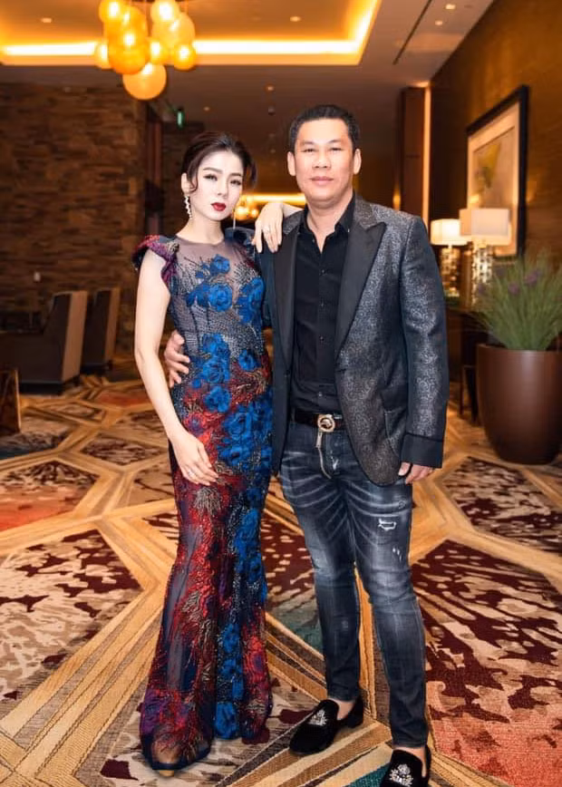 Trước đó, cuối tháng 9/2020, Lệ Quyên - doanh nhân Đức Huy ly hôn sau hơn 10 năm chung sống và có một con trai chung.