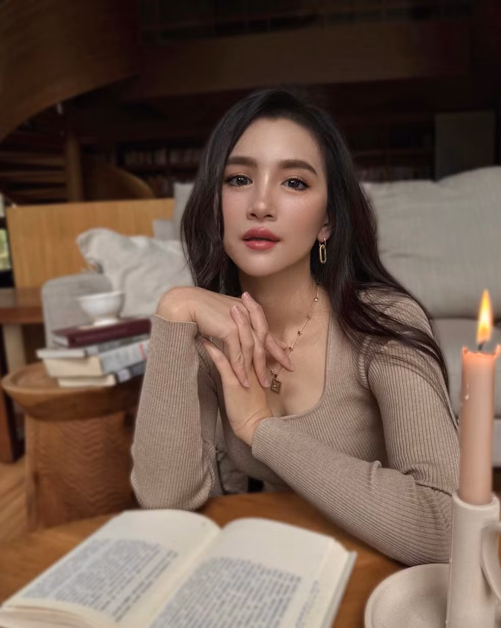 Mỹ nữ xứ Đài được mến mộ bởi vẻ đẹp yêu kiều, gương mặt sắc sảo, thần thái cuốn hút và sở hữu vòng eo con kiến.