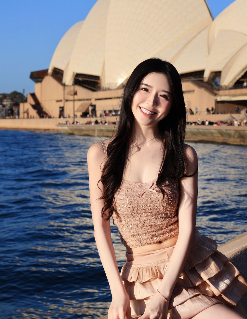 Khuôn mặt với những đường nét hài hòa và làn da trắng hồng đã giúp cô nàng ghi điểm trong lòng người hâm mộ. Ảnh: IG angelachong_99