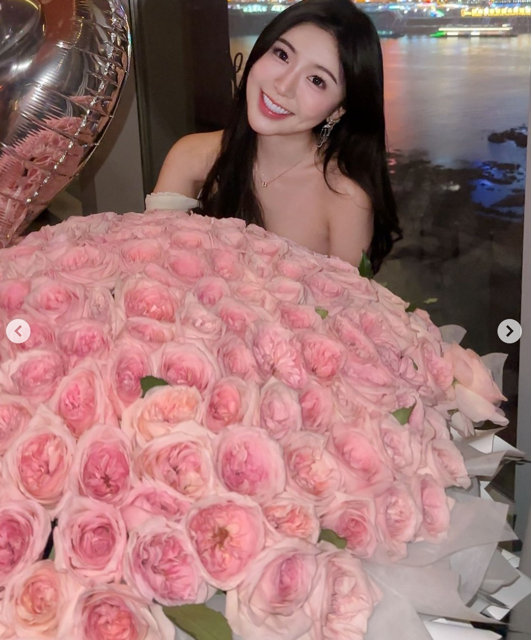 Angela Chong thường xuất hiện với hình ảnh một cô gái trẻ trung, năng động trong những bộ trang phục đơn giản nhưng không kém phần cuốn hút. Ảnh: IG angelachong_99