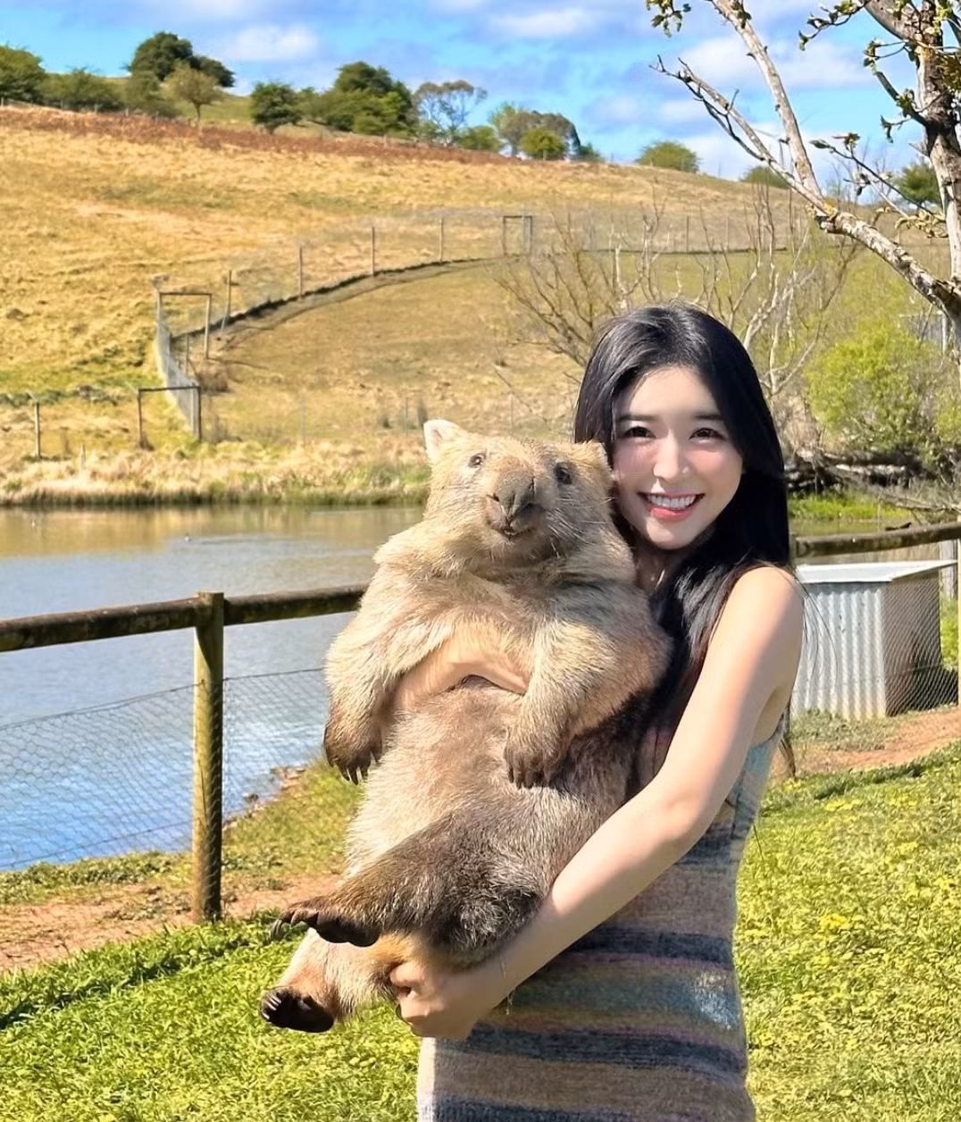 Trong thế giới mà vẻ đẹp hình thể được đề cao, Angela Chong đã khẳng định rằng vẻ đẹp nội tâm, sự tự tin và phong cách riêng mới là yếu tố quan trọng nhất. Ảnh: IG angelachong_99