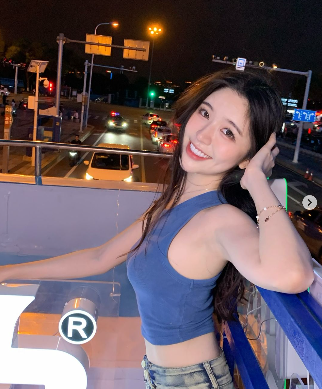 Trong làng giải trí Hoa ngữ, nơi mà những hình ảnh gợi cảm, táo bạo luôn thu hút sự chú ý thì Angela Chong lại là một làn gió mới đầy tươi mát. Ảnh: IG angelachong_99