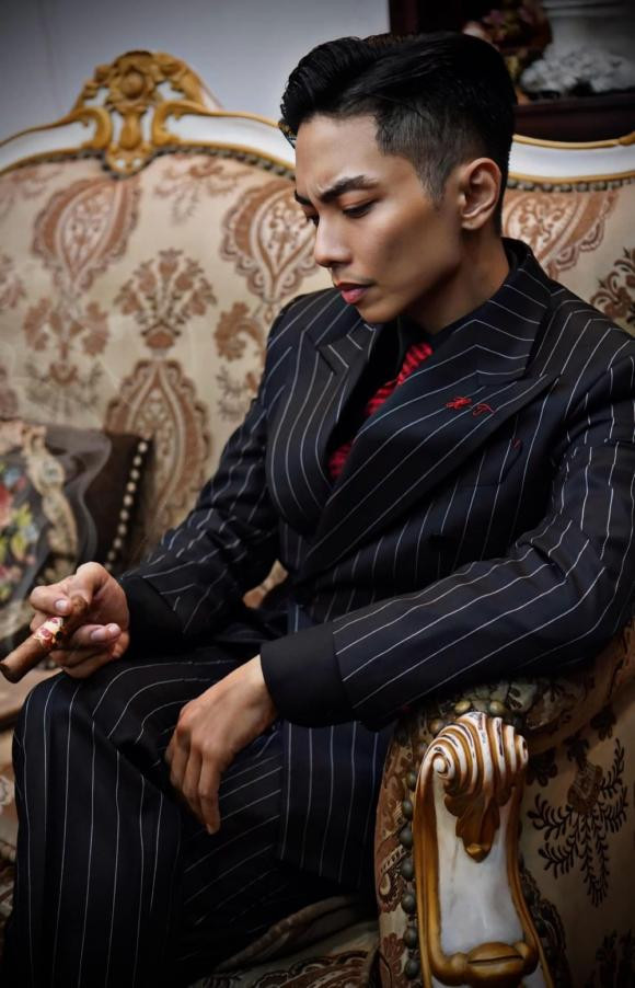 "Đố mọi người biết Hiển đang nghĩ gì?", Phan Hiển hỏi khó cư dân mạng.