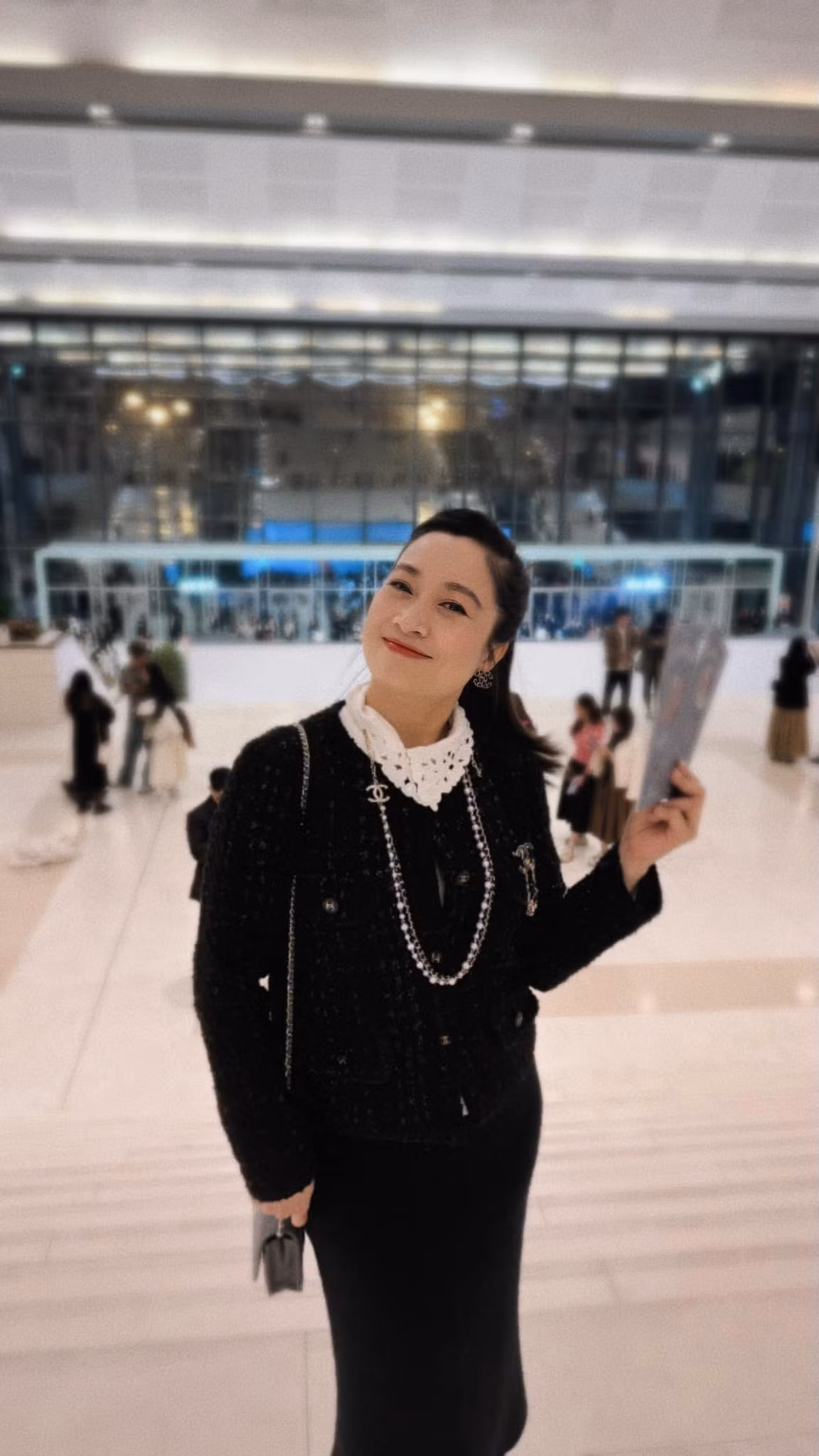 Sau thành công của vai diễn, Thu Nga còn tham gia một số bộ phim như "Ngày ấy và bây giờ" và "Muôn nẻo đường đời" nhưng không để lại nhiều ấn tượng. Sau đó, nữ diễn viên dần vắng bóng màn ảnh và chuyên tâm cho công việc múa tại Nhà hát Tuổi trẻ. Ảnh: FB Thu Nga