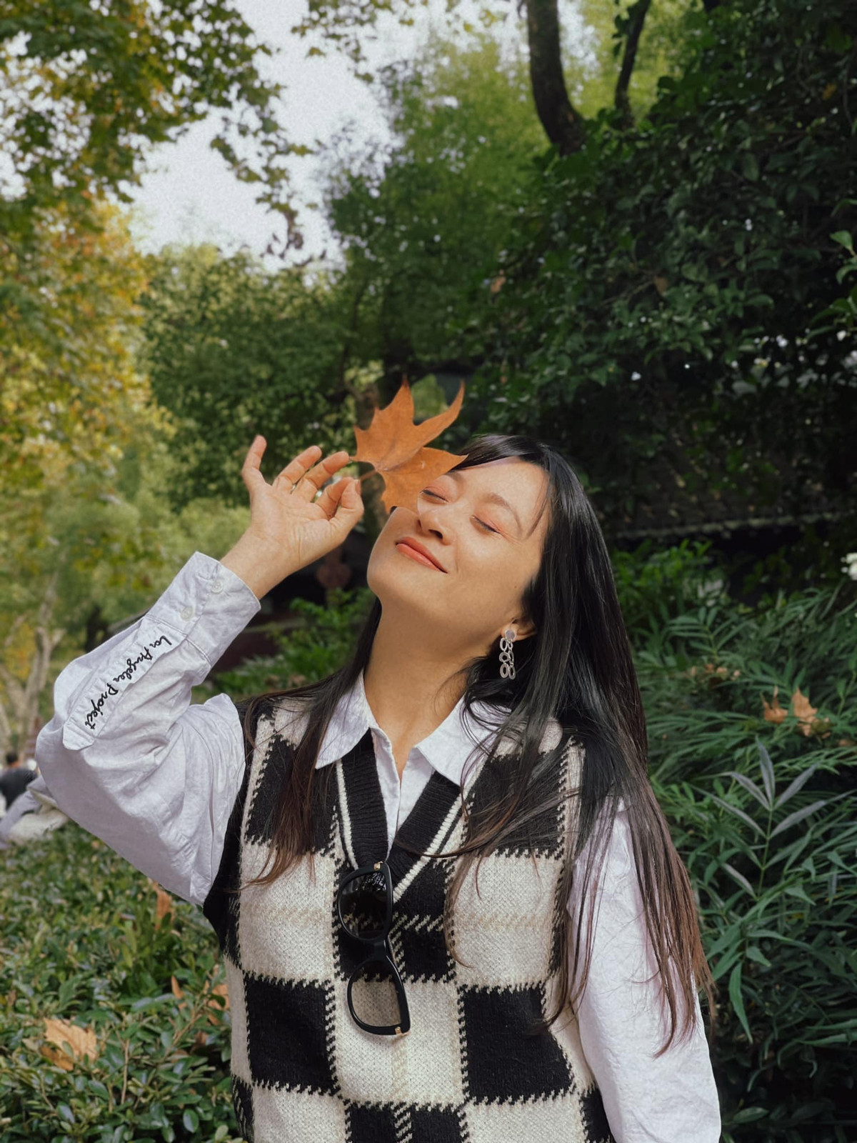 Cô biết cách phối đồ hài hòa nên càng tôn được nhan sắc nữ tính của mình. Ảnh: FB Thu Nga