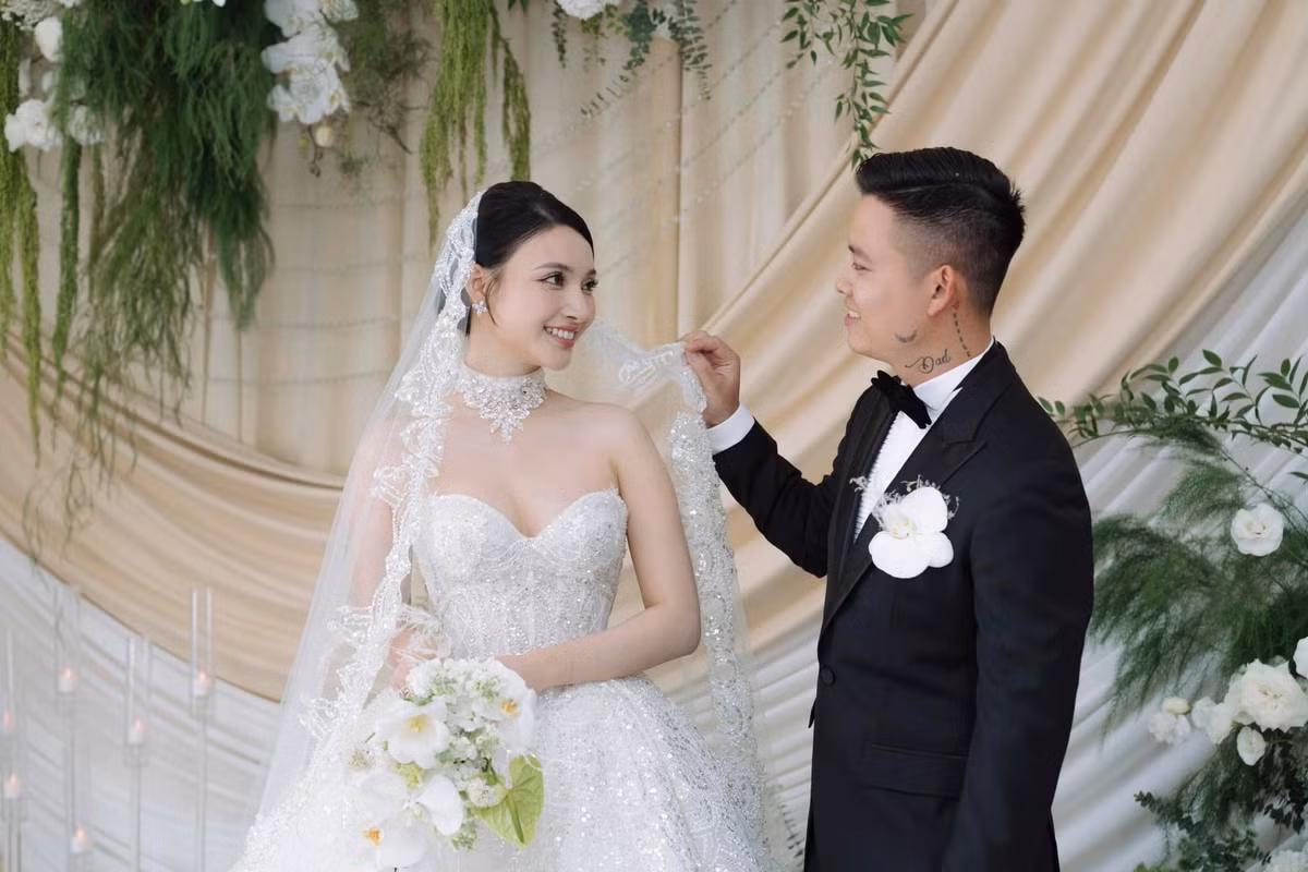 Thuỷ Bi và chồng doanh nhân đã chính thức tổ chức đám cưới, về chung một nhà vào ngày 5/10/2024. Ảnh: FB Nguyễn Bích Thuỷ