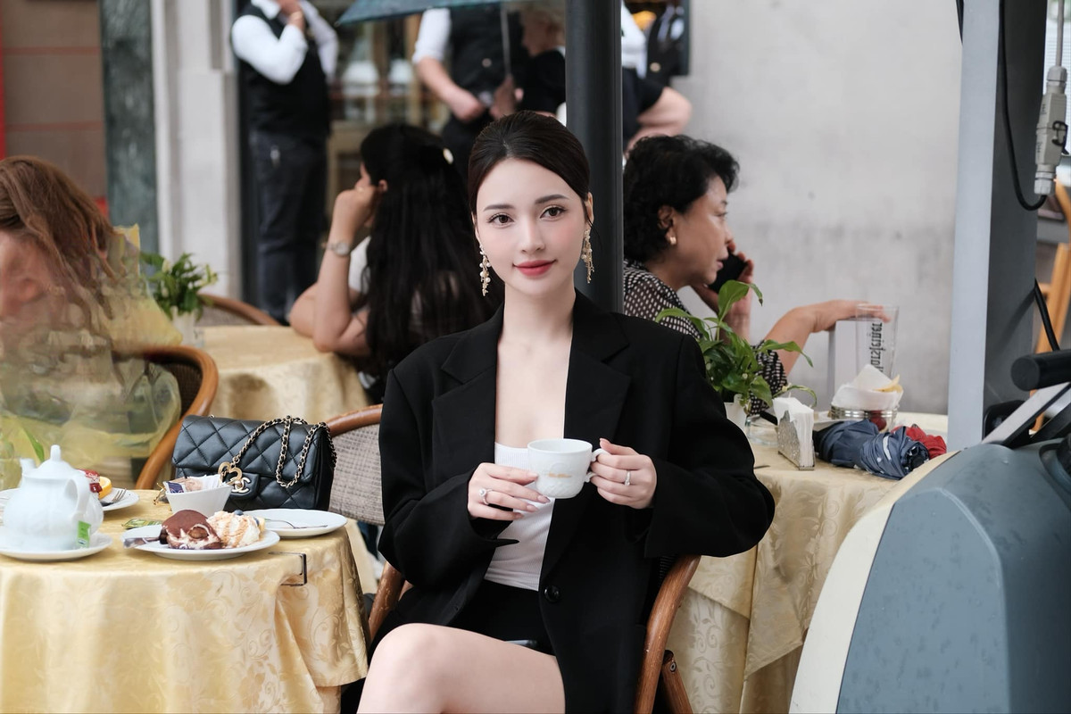 Bích Thủy thường xuyên chia sẻ hình ảnh vui vẻ trong công việc và đời sống trên trang cá nhân. Ảnh: FB Nguyễn Bích Thuỷ