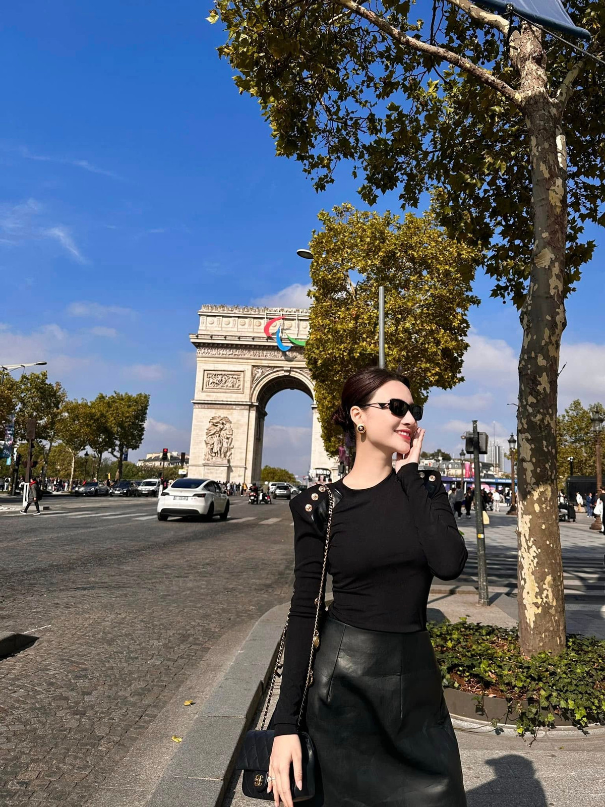 Sau cưới, nữ diễn viên cùng chồng đi liên tiếp nhiều nước lớn và check in các địa điểm nổi tiếng. Ảnh: FB Nguyễn Bích Thuỷ