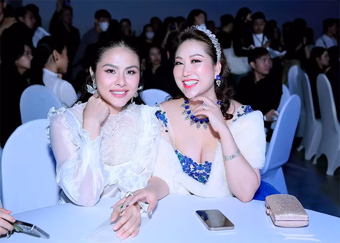 Phi Thanh Vân tự tin đọ sắc với nữ diễn viên Vân Trang.