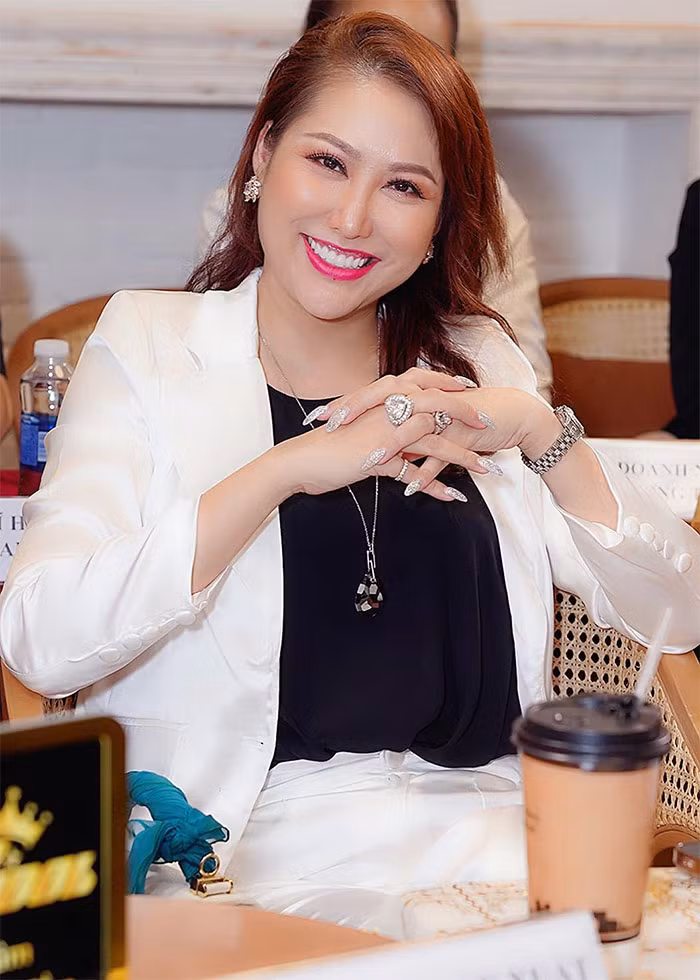 Ngày nào Phi Thanh Vân cũng dậy sớm từ 5h sáng để ngồi thiền 30 phút.