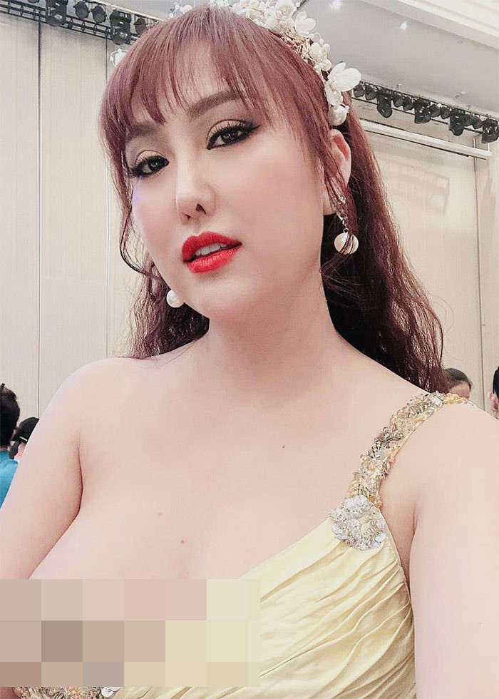 Người đẹp sinh năm 1982 từng nâng ngực, bơm vòng ba lên 104 cm, sửa mũi, nhuộm da, độn cằm, chỉnh răng...