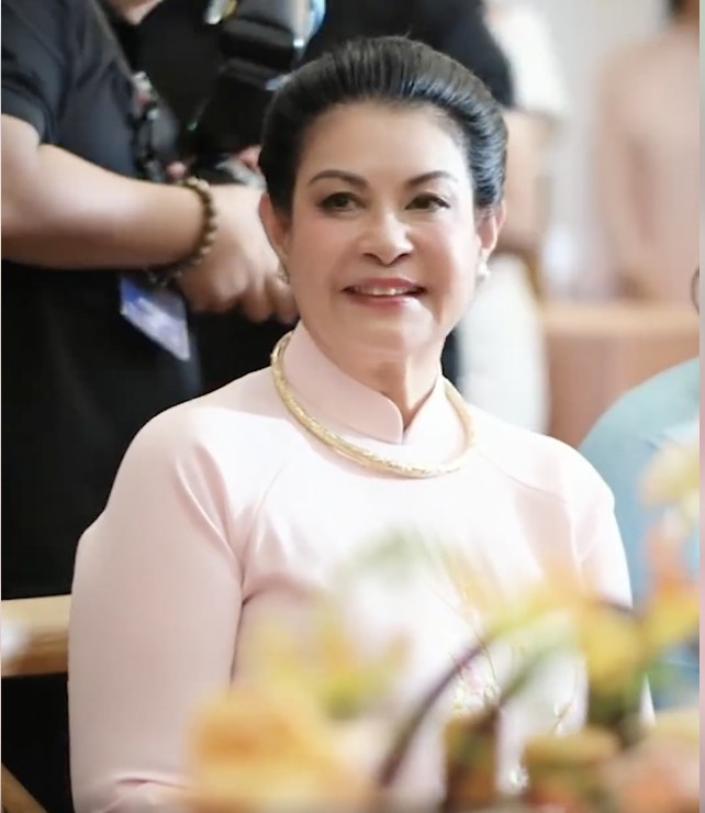 Mẹ chồng Midu được đánh giá cao về nhan sắc và phong cách quý phái, toát lên sự quyền lực. Ảnh: PHUONG NGUYEN