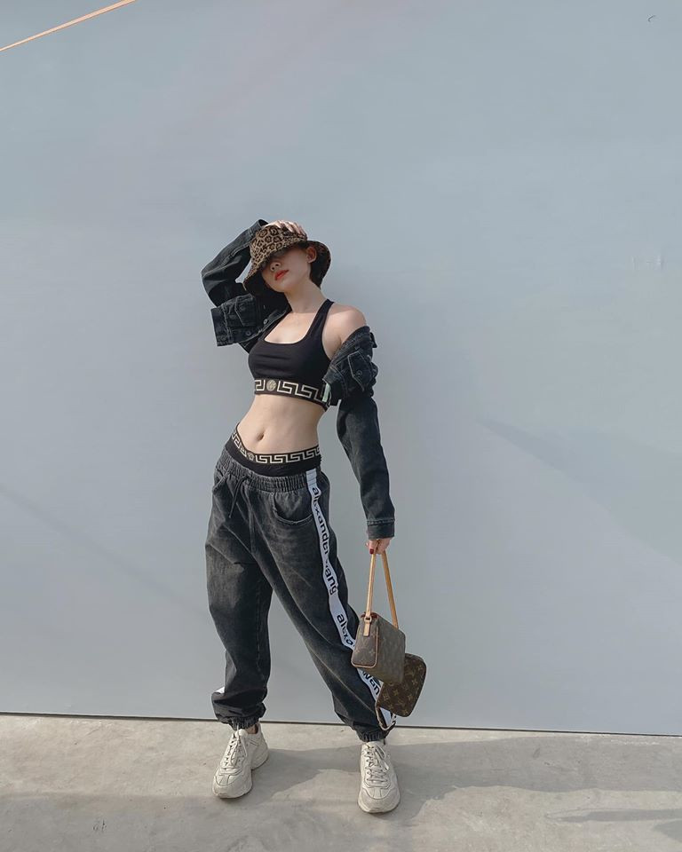 Một số ý kiến khác cho rằng đây chỉ là một trào lưu thời trang và mỗi người có quyền lựa chọn cách ăn mặc phù hợp với bản thân.