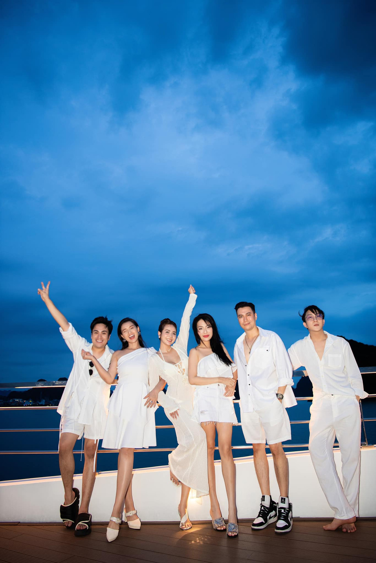 Hội bạn thân đình đám có mặt để chúc mừng tuổi mới của nữ diễn viên.