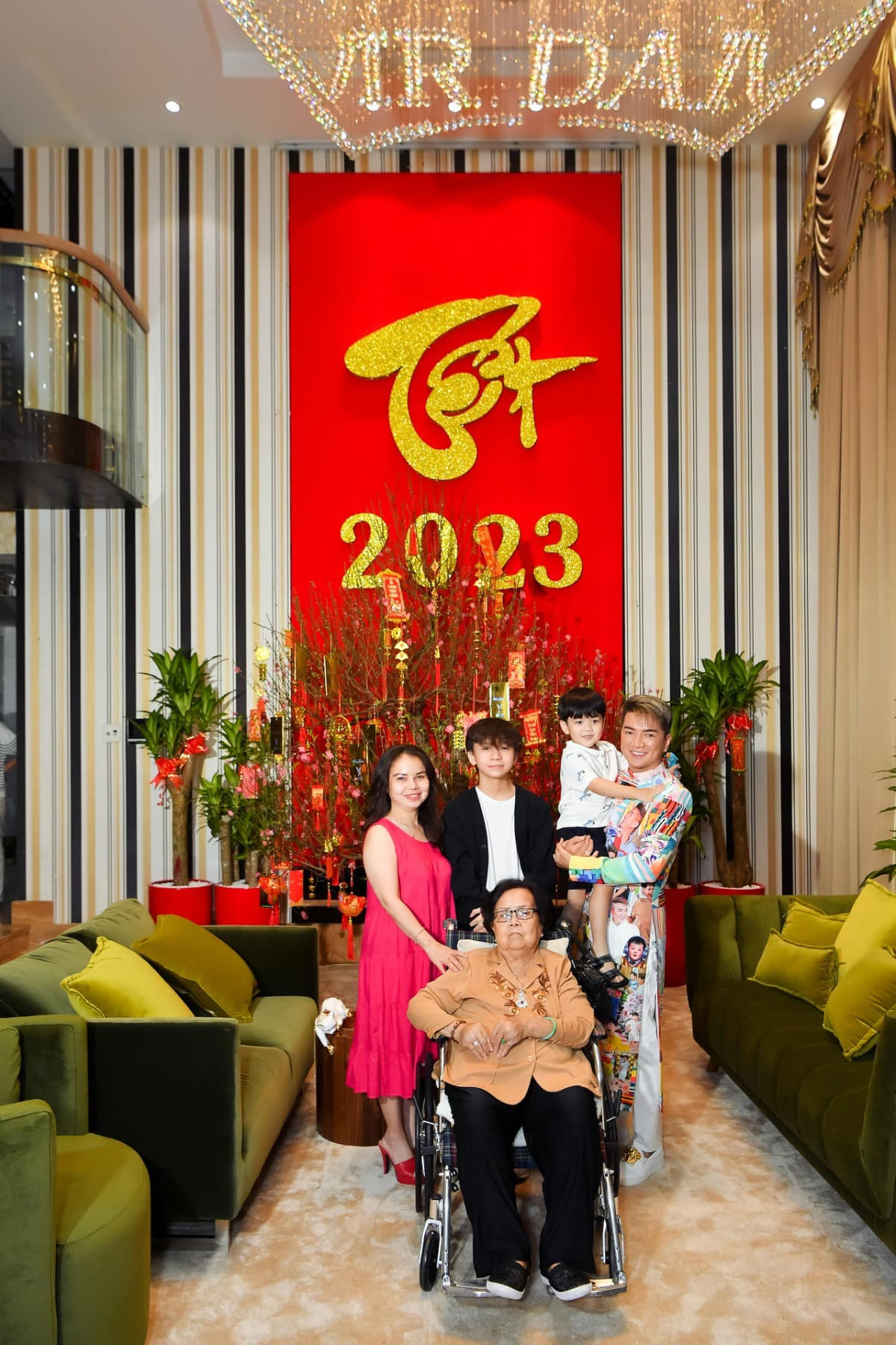 Đàm Vĩnh Hưng lưu giữ cả kho ảnh ghi lại hành trình khôn lớn của các con.