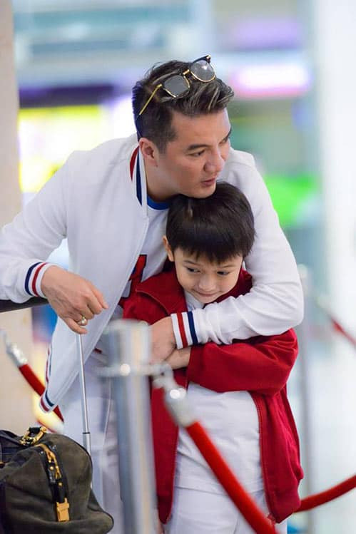 Các con được "ông hoàng nhạc Việt" nuôi nấng và chăm sóc chu đáo từ nhỏ.