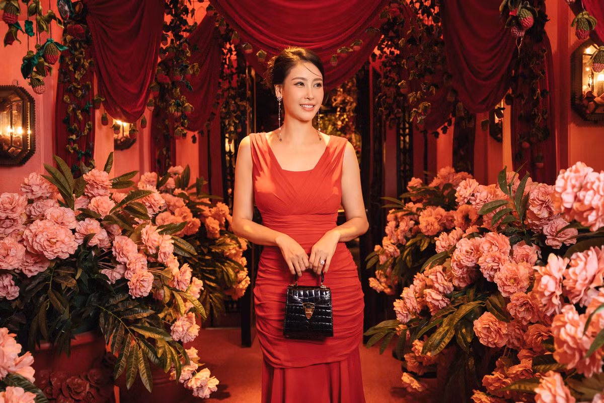 Người đẹp tuổi Thìn sau 32 năm đăng quang được khen sở hữu nhan sắc lão hóa ngược.