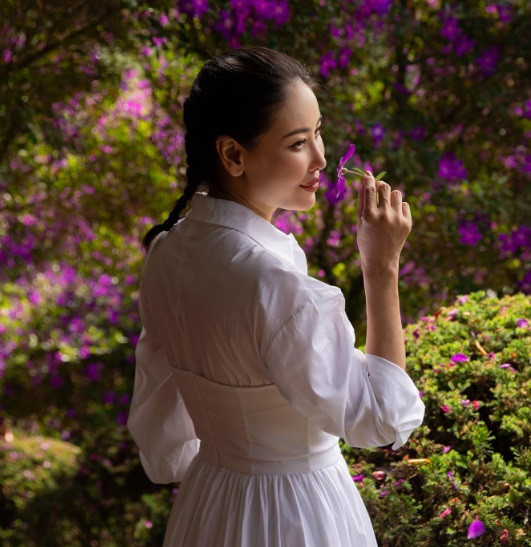 Ngắm nhan sắc trẻ trung của Hoa hậu Hà Kiều Anh ở tuổi U50.