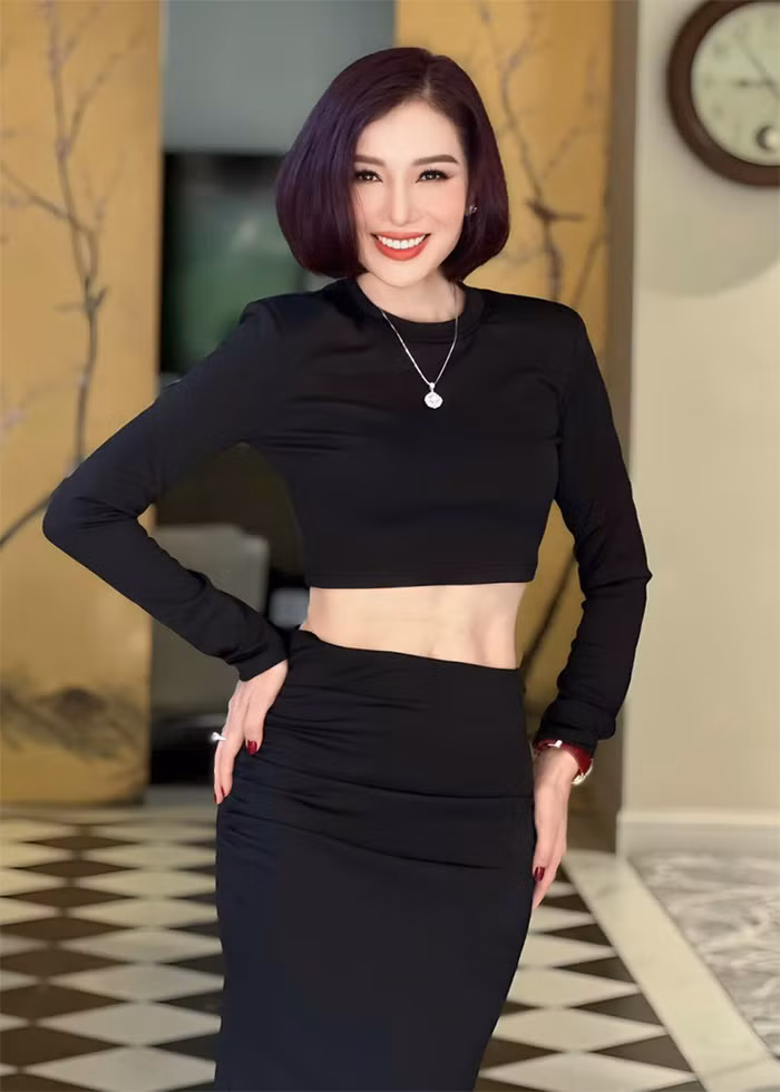 Hiện tại, Thu Hương duy trì cân nặng khoảng 52 kg, vòng eo 58 cm cùng chiều cao 1,67m.