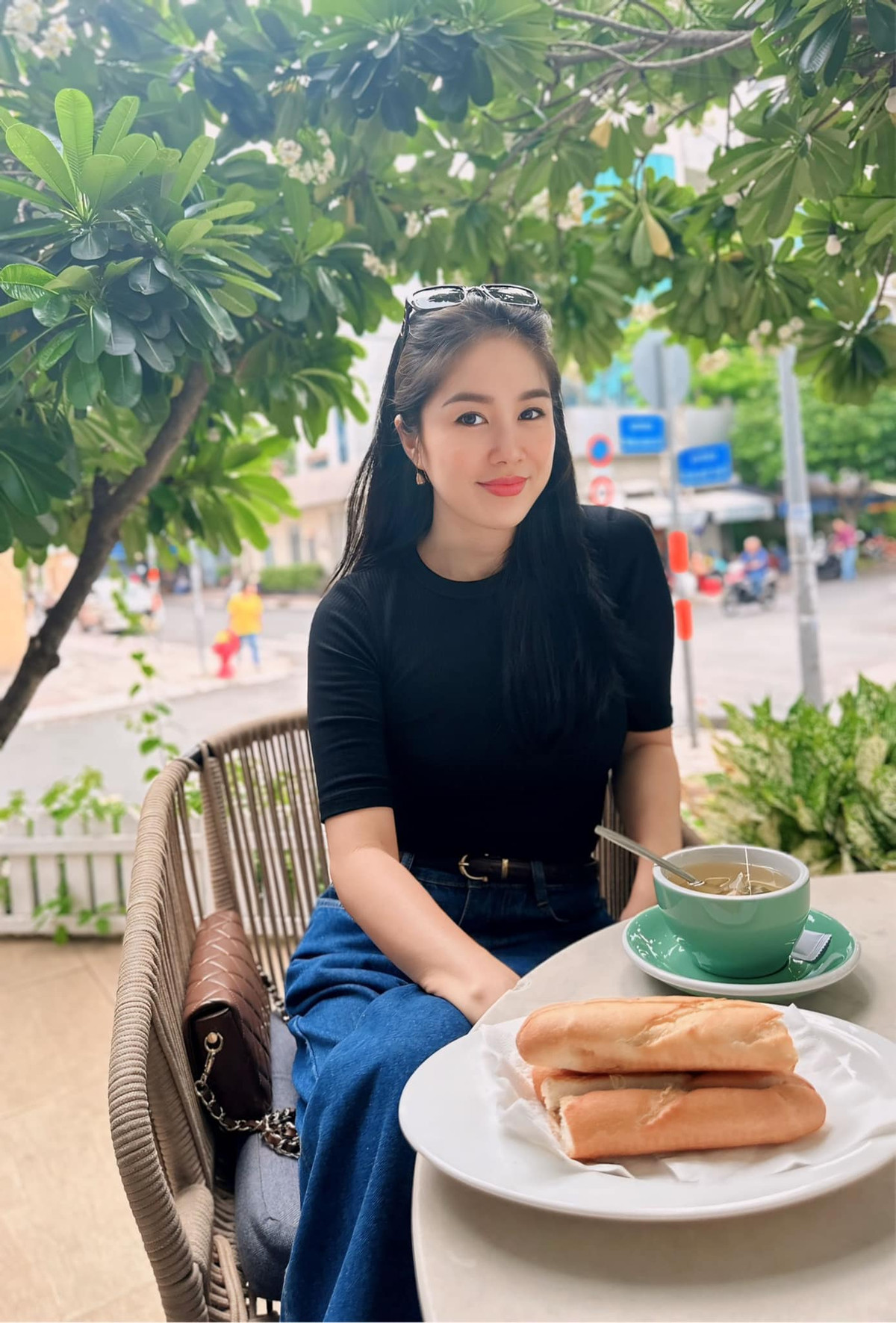  Tin tức sao Việt 25/7: Diễn viên Lê Phương dí dỏm: "U39, nếu biết lựa chọn những gì phù hợp với mình thì vẫn có thể trẻ trung như 38 nhé!". Ảnh: FB Lê Phương