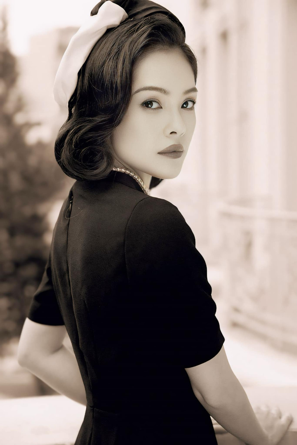 Diễn viên Dương Cẩm Lynh đăng ảnh kèm trạng thái suy tư: "Bắt đầu ngày mới với những điều mới mẻ chờ đợi phía trước! Mỗi ngày trôi qua là một ngày thú vị dù vui hay buồn!". Ảnh: FB Diễn viên Dương Cẩm Lynh