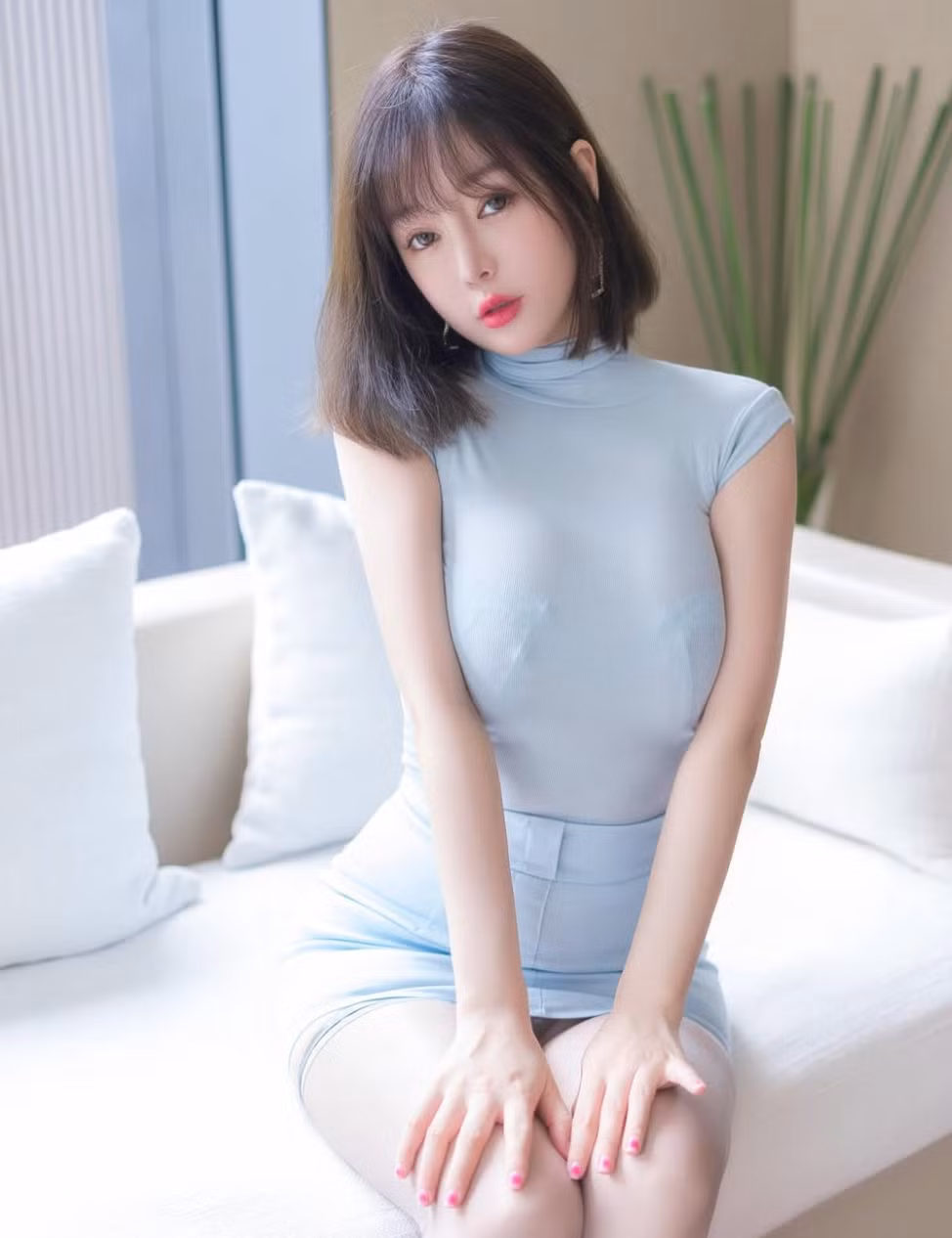 Với vẻ ngoài xinh đẹp ngọt ngào, dáng vóc hình chữ S hoàn hảo, hot girl Trung Quốc nhận được vô số lời tán dương của cư dân mạng.