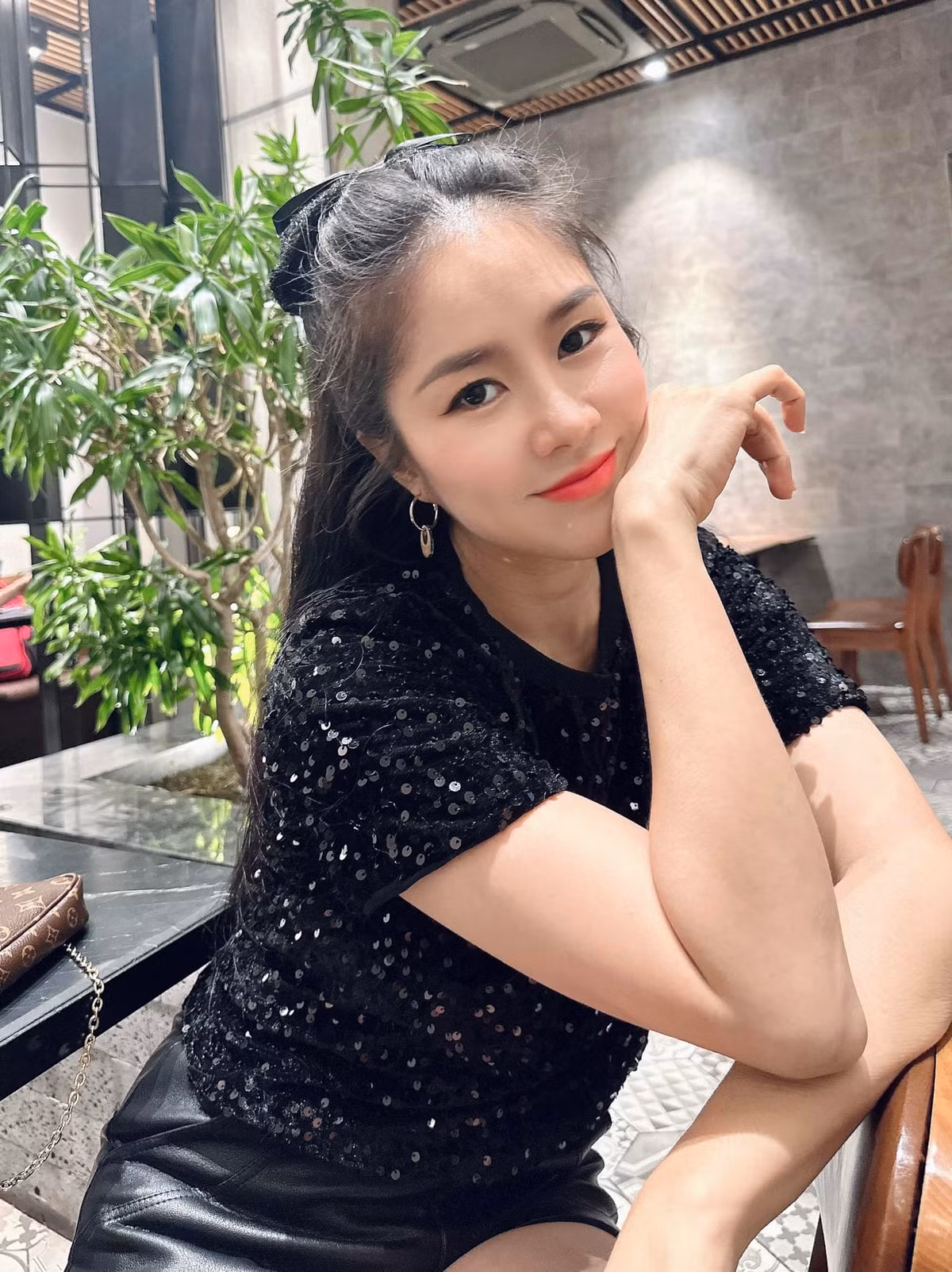 Cô tích cực tham gia các hoạt động nghệ thuật và truyền cảm hứng cho nhiều chị em phụ nữ bằng câu chuyện giảm cân ngoạn mục của mình. Ảnh: FBNV