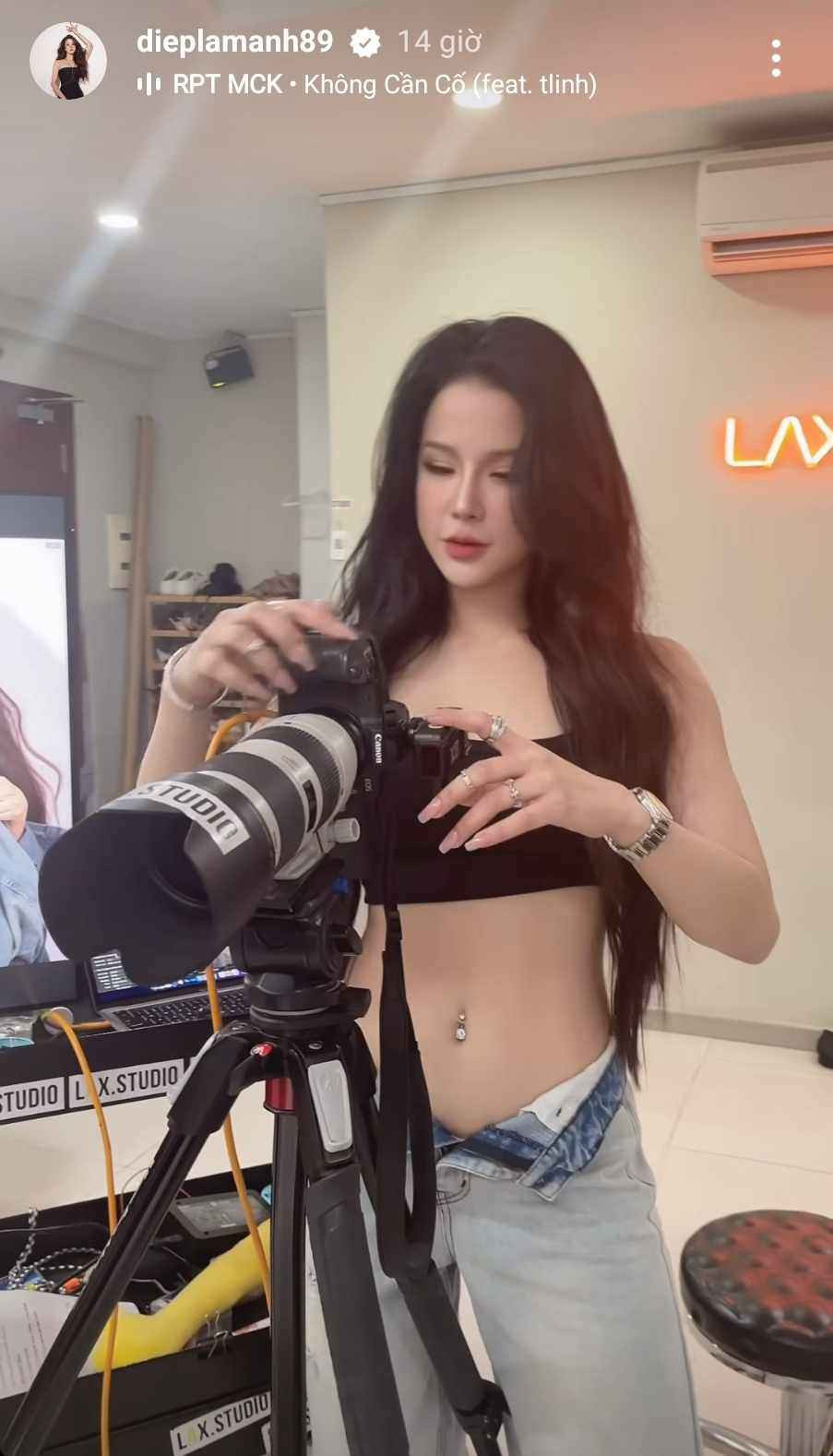 Có thân hình đẹp và nhan sắc nổi bật, Diệp Lâm Anh luôn biết tận dụng và phô diễn trọn vẹn lợi thế hình thể của mình trong từng khung hình. Ảnh: FBNV