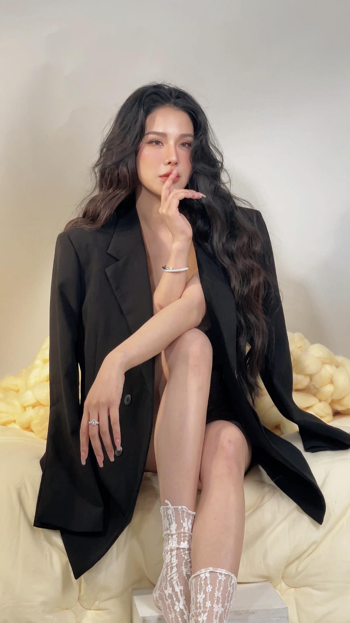 Trải qua hai lần sinh nở, biến cố hôn nhân cũng không thể dìm sắc vóc của Diệp Lâm Anh. Ảnh: FBNV