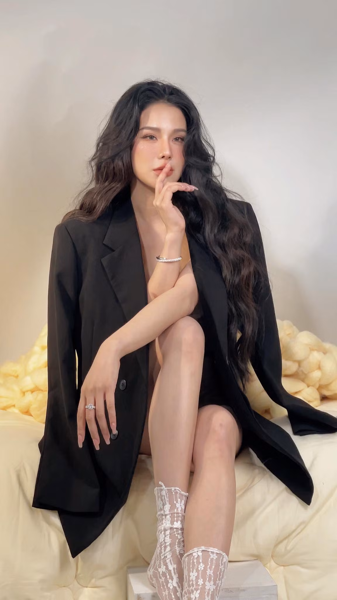 Trải qua hai lần sinh nở, biến cố hôn nhân cũng không thể dìm sắc vóc của Diệp Lâm Anh. Ảnh: FBNV