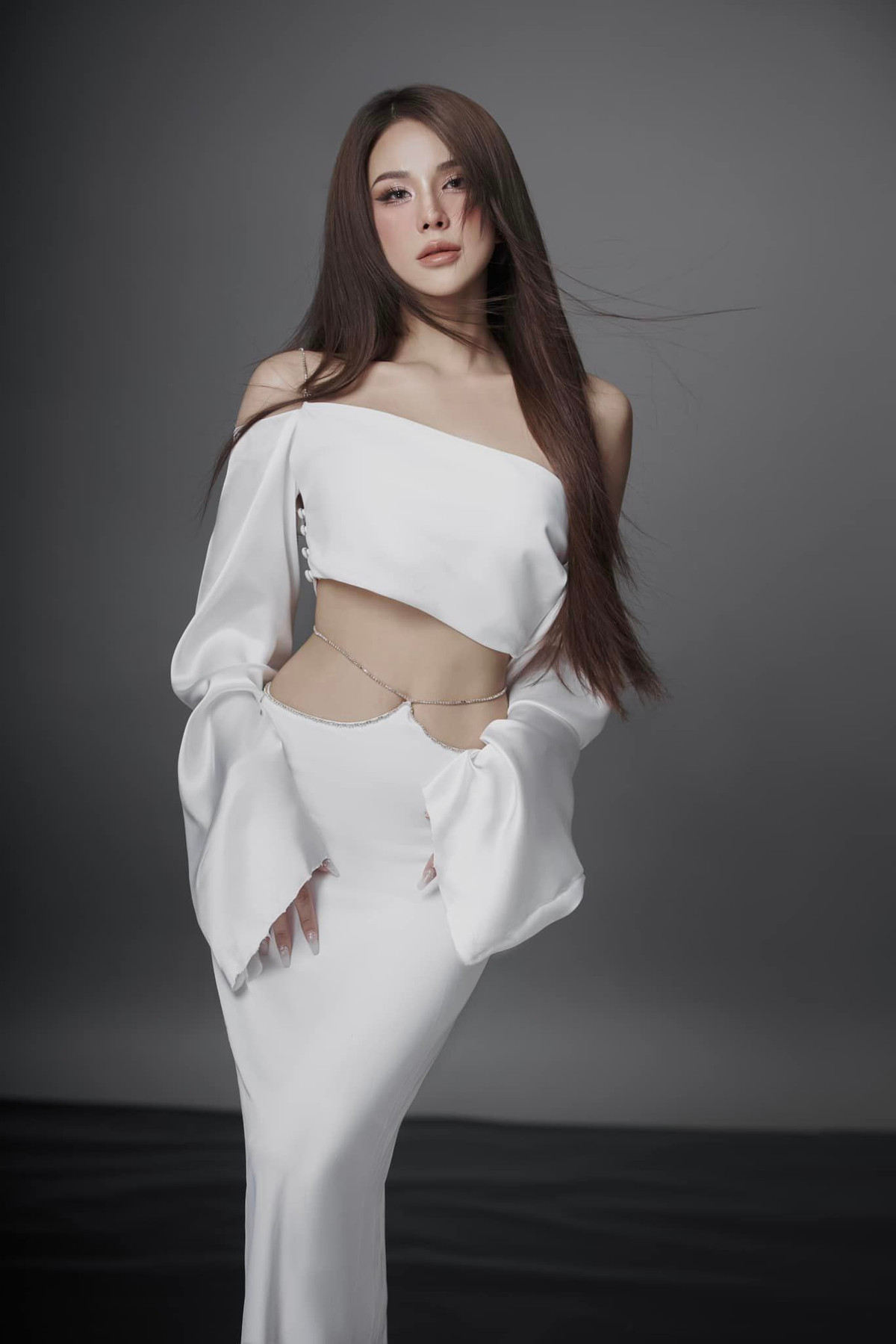 Sở hữu vóc dáng cuốn hút nên dường như không có phong cách nào có thể làm khó người đẹp này. Ảnh: FBNV