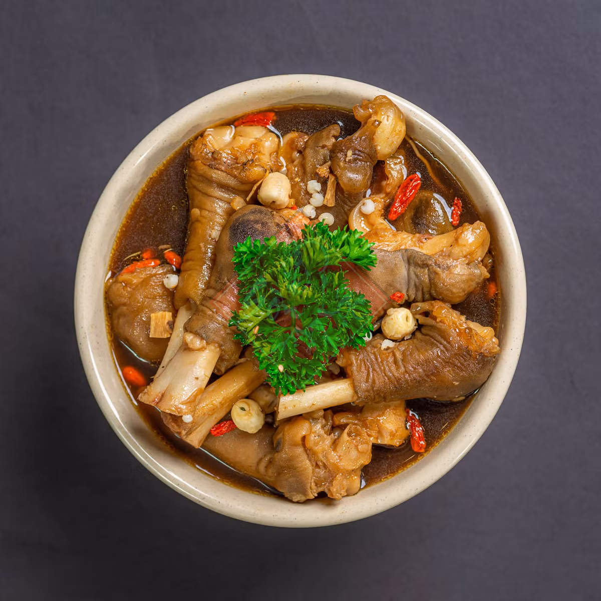  Chân dê hầm thuốc bắc: Thịt dê có vị ngọt, tính nóng có tác dụng bổ hư lao, ích khí huyết, tráng dương đạo, ấm thận. Ảnh Internet