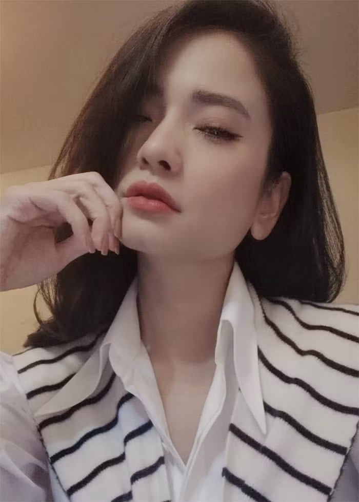 Thúy Hằng sinh năm 1982 tại Ninh Bình. Được mọi người biết tới khi vào vai Hoài Anh trong phim "Bí mật Eva" năm 2009 nhưng ngay sau đó Thúy Hằng lại chuyển sang Nhật sống cùng chồng.