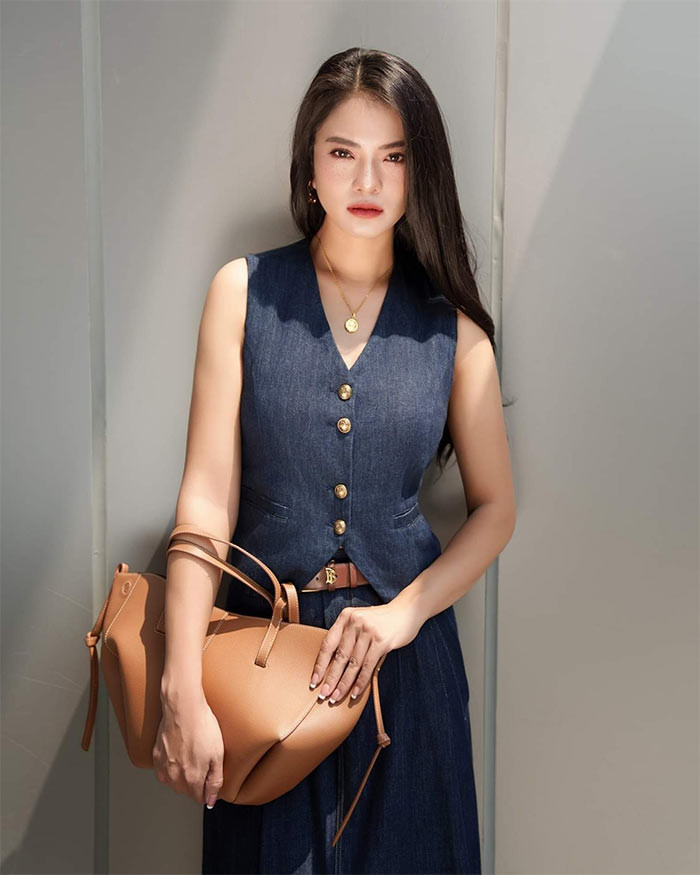 Gần hai năm qua, diễn viên Thúy Hằng không xuất hiện trên màn ảnh. Theo chia sẻ mới đây của nữ diễn viên, lý do vì cô bị tai nạn nghiêm trọng vào dịp Tết năm 2023.