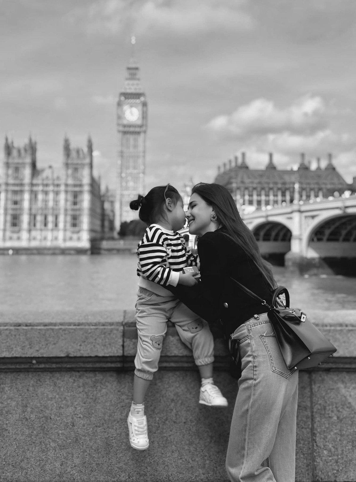 Phanh Lee mong ước được cùng các con đi muôn nơi. Ảnh: FB Phương Anh Lê